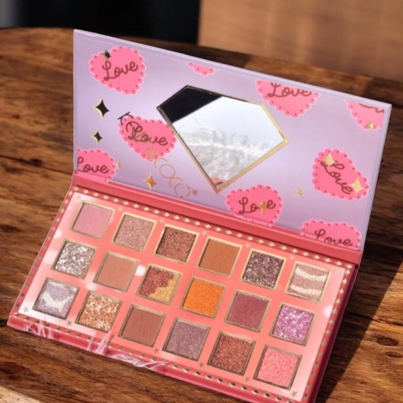 KEVIN&COCO Cherry Eyeshadow Palette - Picture 3 of 3